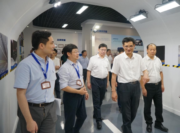 浙江省委常委、統戰部部長熊建平（右二）、金華市委書記陳龍（中），浦江縣委書記程天云（右）